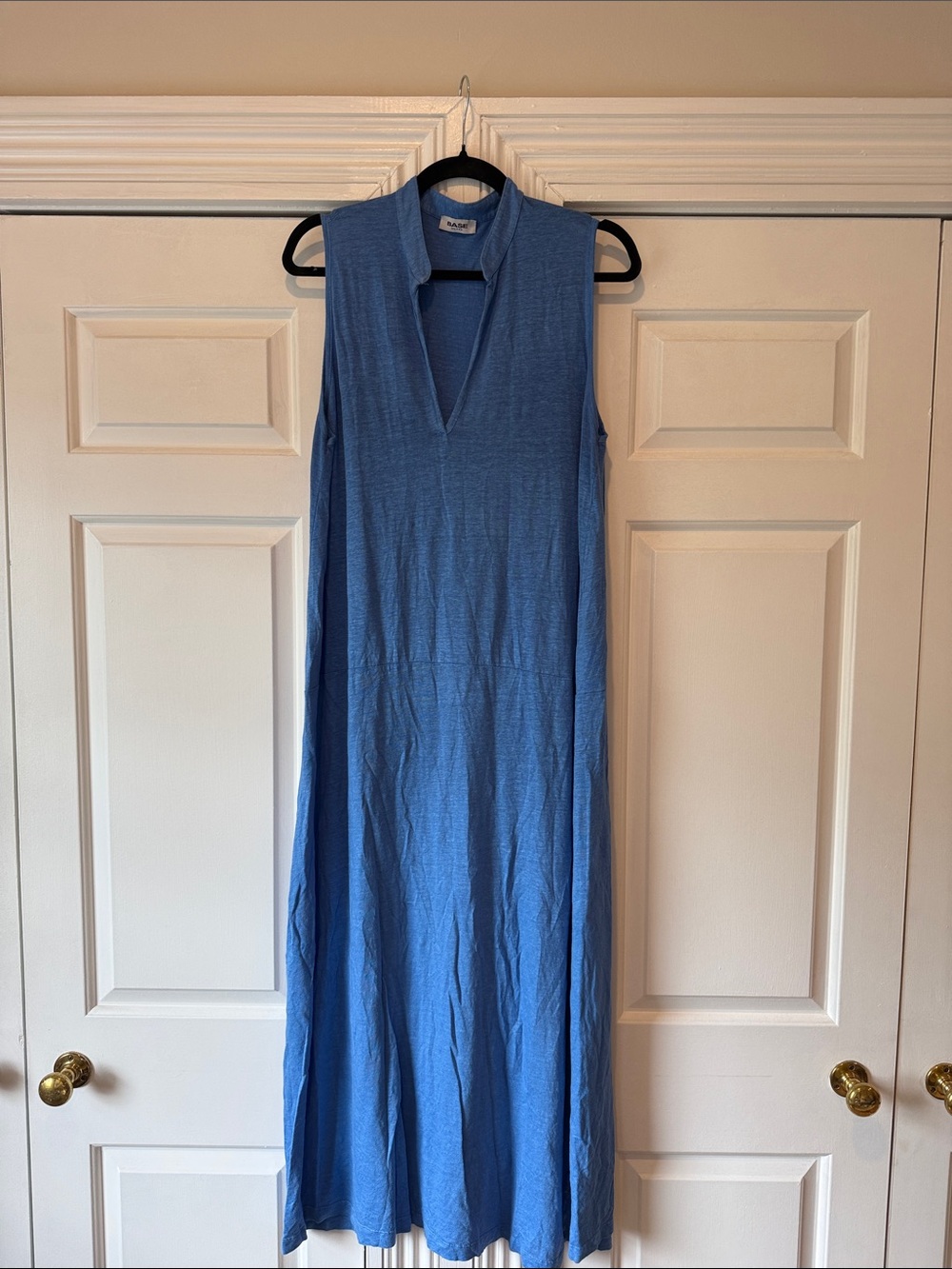 BASE Milano Collared V-Neck Sleeveless Linen Maxi Dress in Cornflower Blue